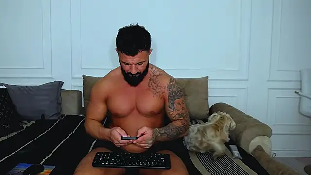 Snapshot of UrsuKing chatting on 02.07.25 UrsuKing online show from 02.07.25