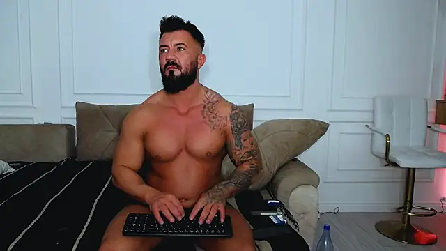 Snapshot of UrsuKing chatting on 02.08.25 UrsuKing online show from 02.08.25