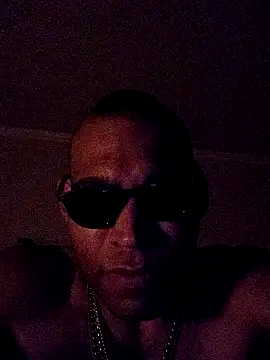 Snapshot of MaxdaBesttime chatting on 09.28.25 MaxdaBesttime online show from 09.28.25