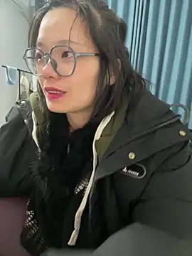 Snapshot of Bella0815 chatting on 02.10.25 Bella0815 online show from 02.10.25