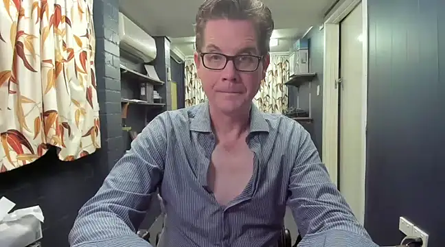 Snapshot of tilobinder chatting on 12.06.24 tilobinder online show from 12.06.24