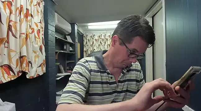 Snapshot of tilobinder chatting on 12.07.24 tilobinder online show from 12.07.24