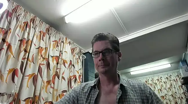 Snapshot of tilobinder chatting on 12.08.24 tilobinder online show from 12.08.24