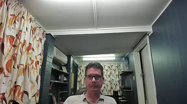 Snapshot of tilobinder chatting on 12.22.24 tilobinder online show from 12.22.24