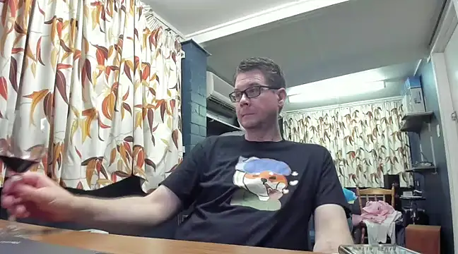 Snapshot of tilobinder chatting on 01.26.25 tilobinder online show from 01.26.25