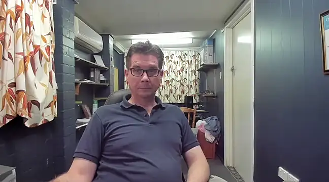 Snapshot of tilobinder chatting on 03.02.25 tilobinder online show from 03.02.25