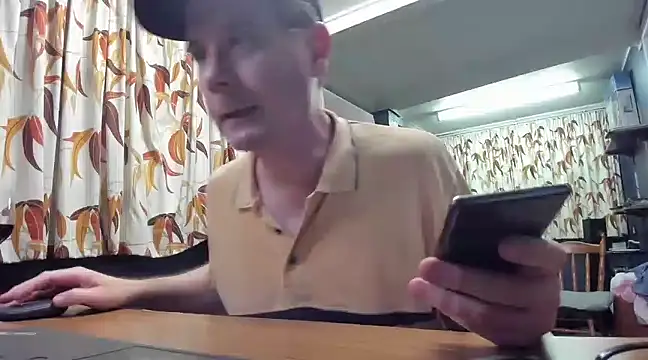 Snapshot of tilobinder chatting on 03.05.25 tilobinder online show from 03.05.25