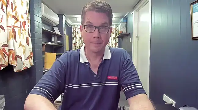 Snapshot of tilobinder chatting on 03.10.25 tilobinder online show from 03.10.25