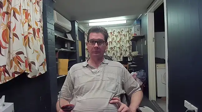 Snapshot of tilobinder chatting on 03.14.25 tilobinder online show from 03.14.25