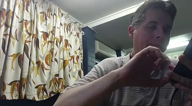 Snapshot of tilobinder chatting on 03.21.25 tilobinder online show from 03.21.25