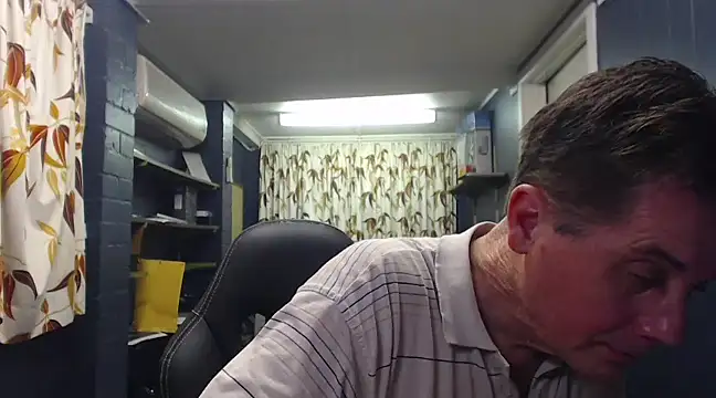 Snapshot of tilobinder chatting on 03.21.25 tilobinder online show from 03.21.25