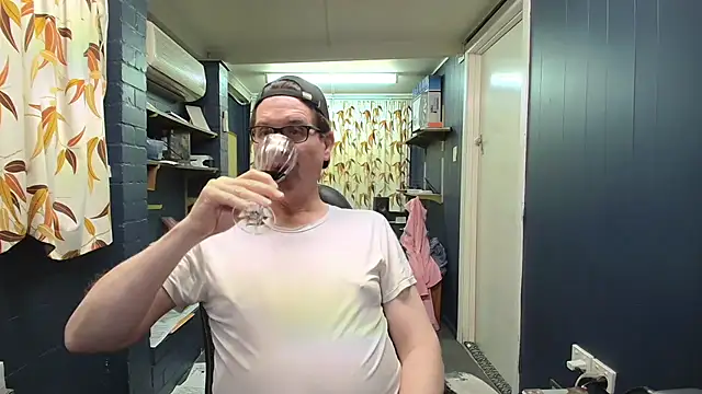 Snapshot of tilobinder chatting on 09.12.25 tilobinder online show from 09.12.25