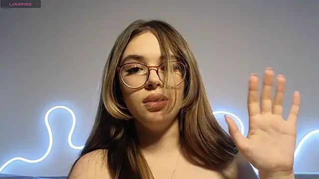 Snapshot of CutiePie3 chatting on 03.18.25 CutiePie3 online show from 03.18.25