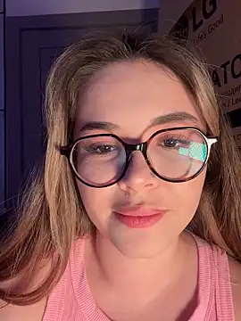 Snapshot of CutiePie3 chatting on 09.22.25 CutiePie3 online show from 09.22.25