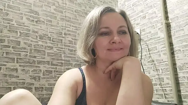 Snapshot of EdithManning chatting on 01.28.25 EdithManning online show from 01.28.25
