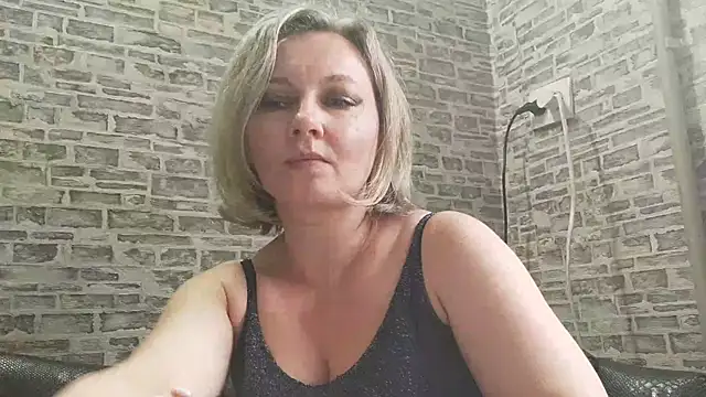 Snapshot of EdithManning chatting on 03.14.25 EdithManning online show from 03.14.25