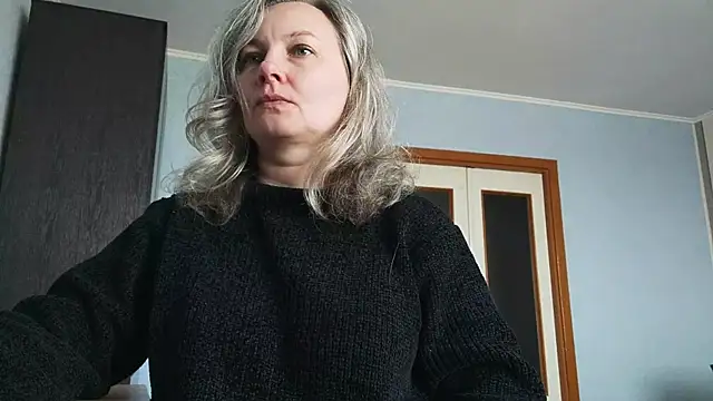 Snapshot of EdithManning chatting on 04.27.26 EdithManning online show from 04.27.26