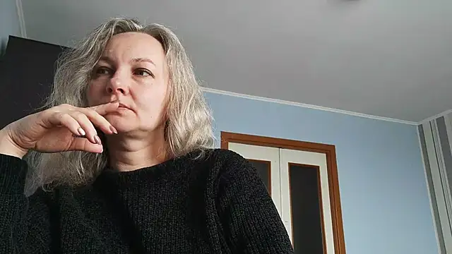 Snapshot of EdithManning chatting on 04.30.26 EdithManning online show from 04.30.26