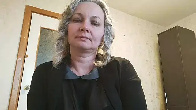 Snapshot of EdithManning chatting on 05.05.26 EdithManning online show from 05.05.26