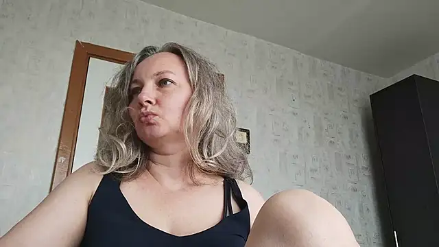 Snapshot of EdithManning chatting on 06.05.26 EdithManning online show from 06.05.26