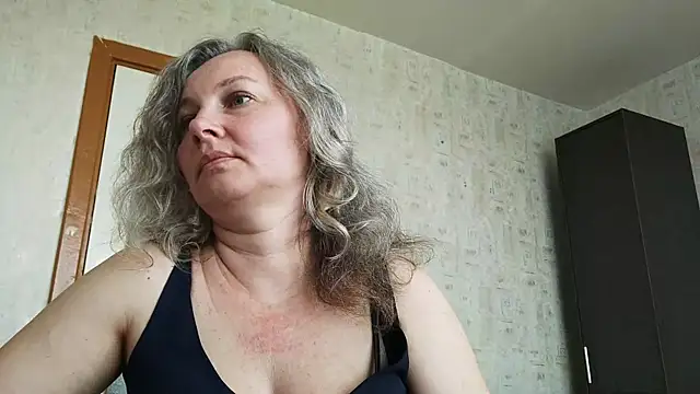 Snapshot of EdithManning chatting on 06.10.26 EdithManning online show from 06.10.26