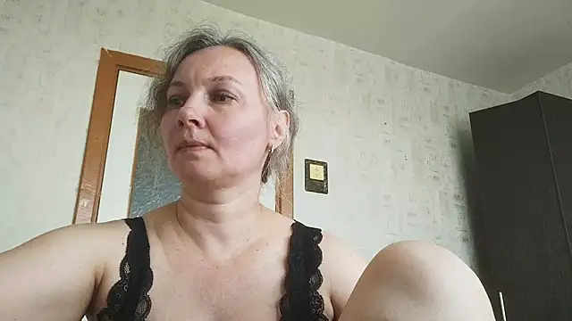 Snapshot of EdithManning chatting on 06.25.26 EdithManning online show from 06.25.26
