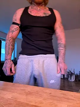 Snapshot of YOUNGCOUPLEfuck chatting on 12.01.25 YOUNGCOUPLEfuck online show from 12.01.25