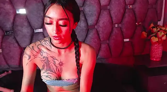 Miaa Thopmson online show from 12.23.24