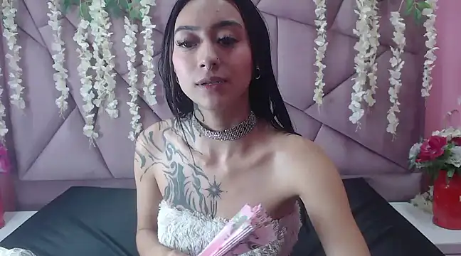 Miaa Thopmson online show from 02.25.25