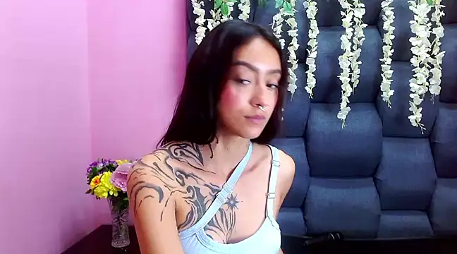 Miaa Thopmson online show from 03.07.25