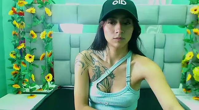 Miaa Thopmson online show from 03.11.25