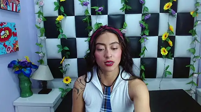 Miaa Thopmson online show from 03.14.25