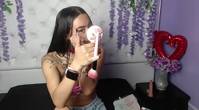 Miaa Thopmson online show from 03.15.25