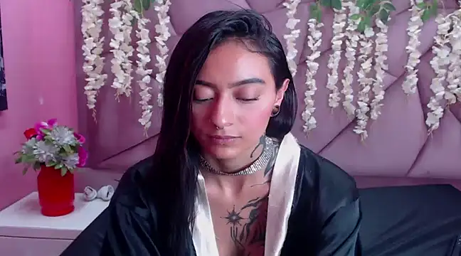 Miaa Thopmson online show from 03.19.25