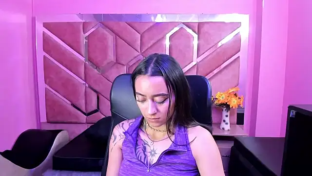 Miaa Thopmson online show from 09.11.25