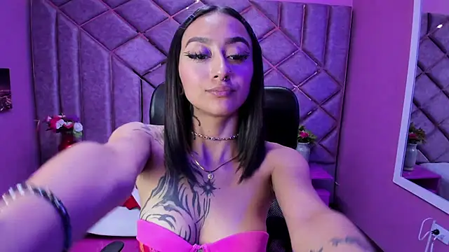 Miaa Thopmson online show from 09.23.25