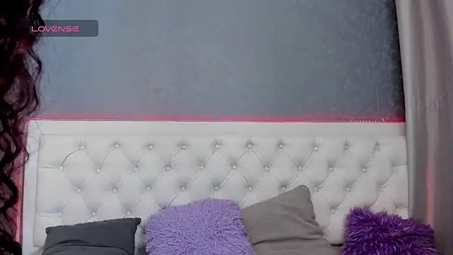 Snapshot of antonelllepiercee chatting on 01.17.25 antonelllepiercee online show from 01.17.25