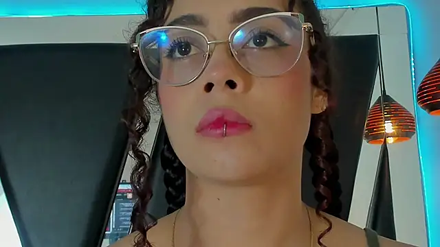 Snapshot of antonelllepiercee chatting on 01.18.25 antonelllepiercee online show from 01.18.25