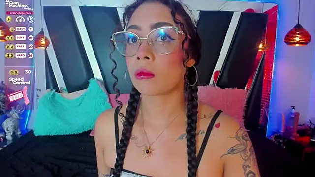 Snapshot of antonelllepiercee chatting on 02.16.25 antonelllepiercee online show from 02.16.25