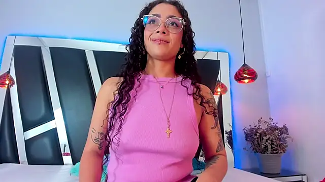 Snapshot of antonelllepiercee chatting on 03.16.25 antonelllepiercee online show from 03.16.25
