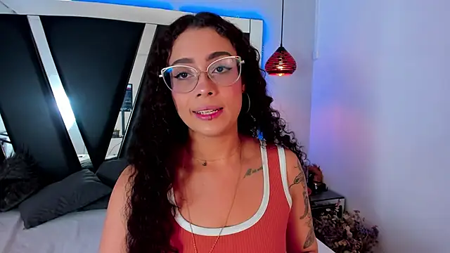 Snapshot of antonelllepiercee chatting on 03.17.25 antonelllepiercee online show from 03.17.25