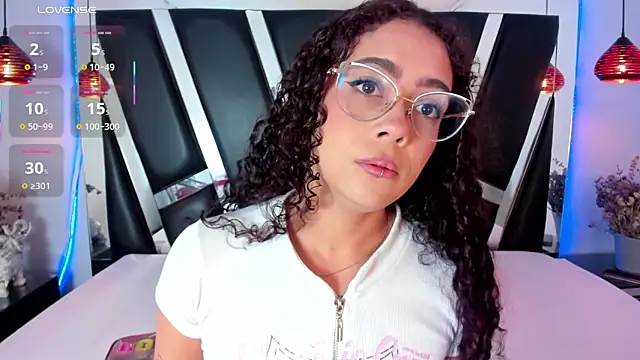 Snapshot of antonelllepiercee chatting on 03.22.25 antonelllepiercee online show from 03.22.25