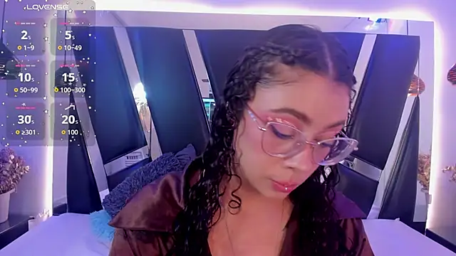Snapshot of antonelllepiercee chatting on 09.18.25 antonelllepiercee online show from 09.18.25