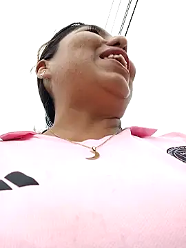 Snapshot of Karol-kamila19 chatting on 01.05.25 Karol-kamila19 online show from 01.05.25