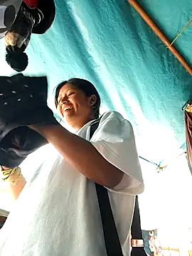 Snapshot of Karol-kamila19 chatting on 01.18.25 Karol-kamila19 online show from 01.18.25