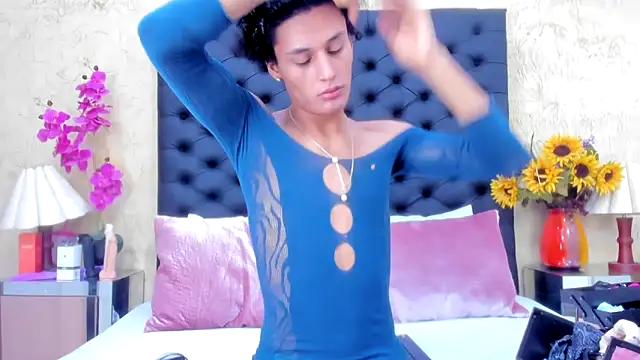 NahomiWhitel online show from 10.10.25