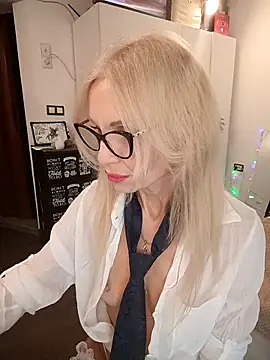 Snapshot of Mila_Lovi chatting on 02.13.26 Mila Lovi online show from 02.13.26