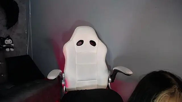 amelierouss online show from 10.25.25