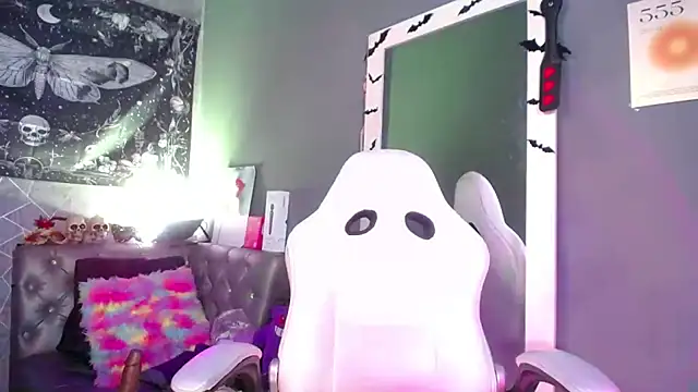 amelierouss online show from 04.18.26