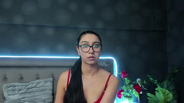 JulietShy online show from 02.14.25